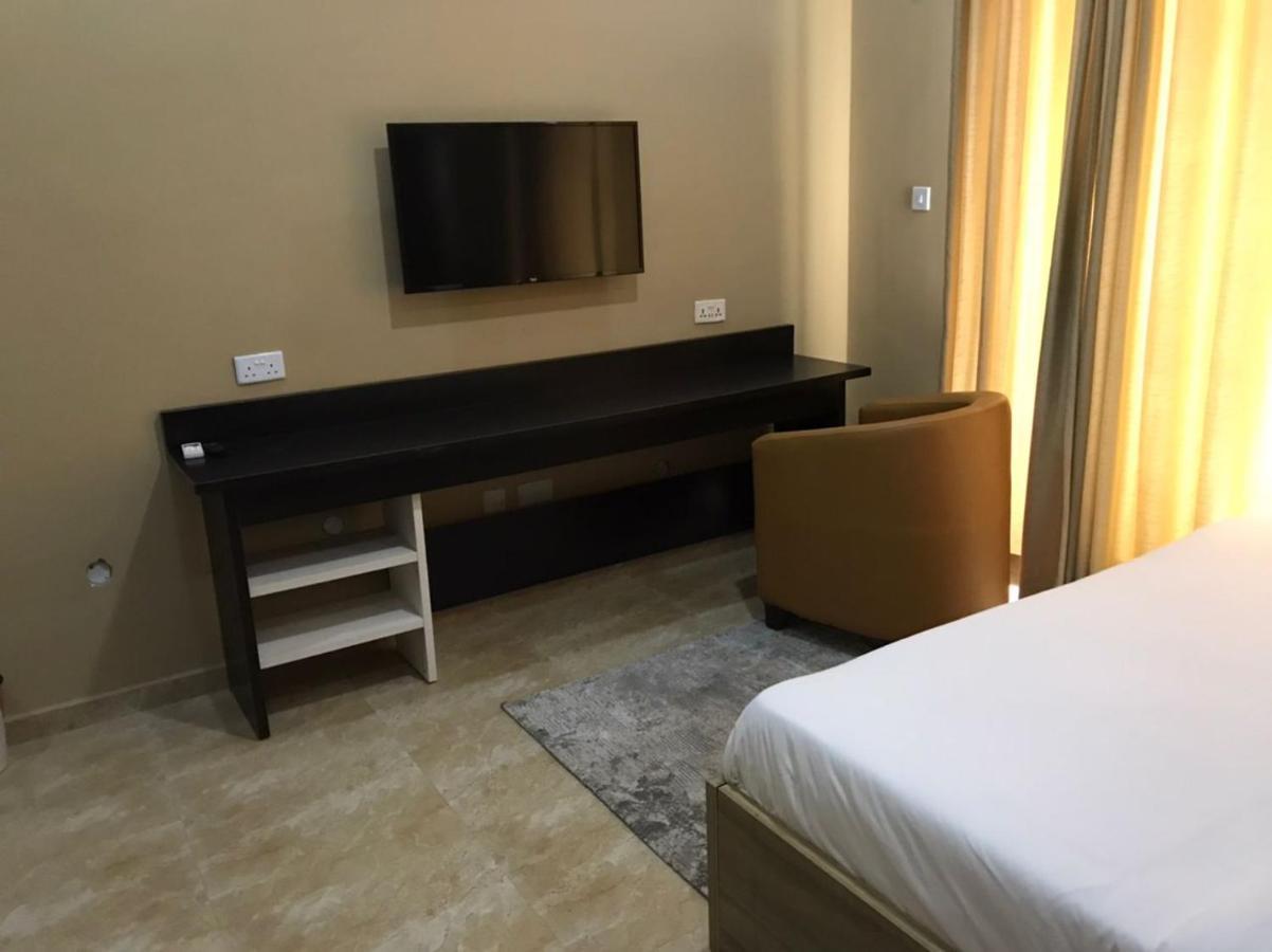 Hotel Capitol อีเคจา ภายนอก รูปภาพ